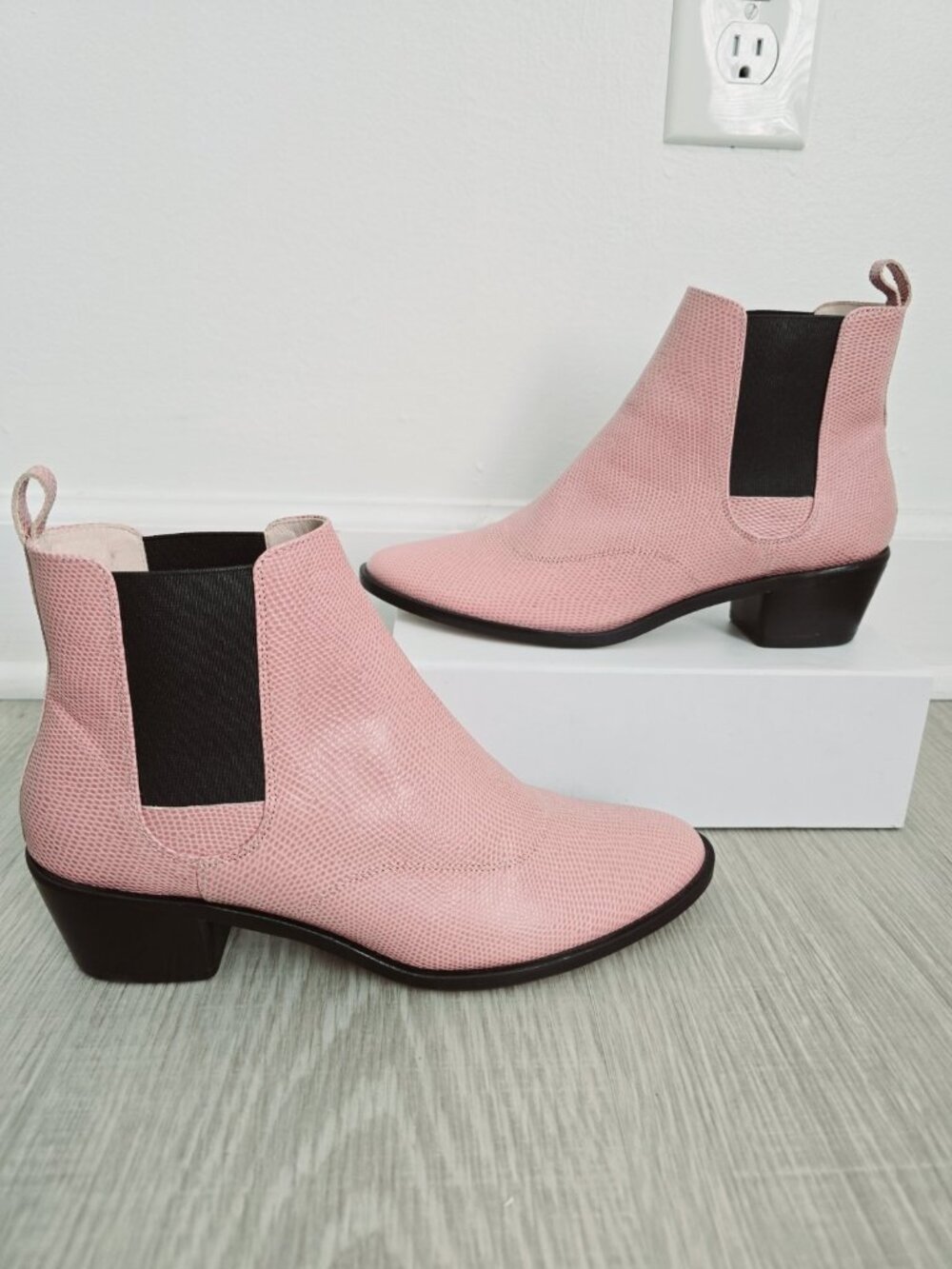 Repetto August Pink Lizard Embossed Leather Ankle Chelsea Western Boots 8 39